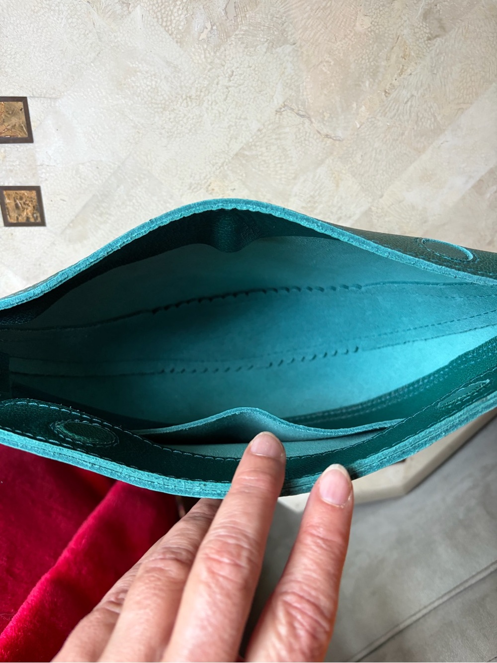 Portland Leather Medium Koala Sling bag in the color Seaglass - Picture 3 of 4